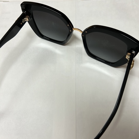 Dolce & Gabbana Cat Eye Sunglasses. Great condition! - Picture 3 of 5